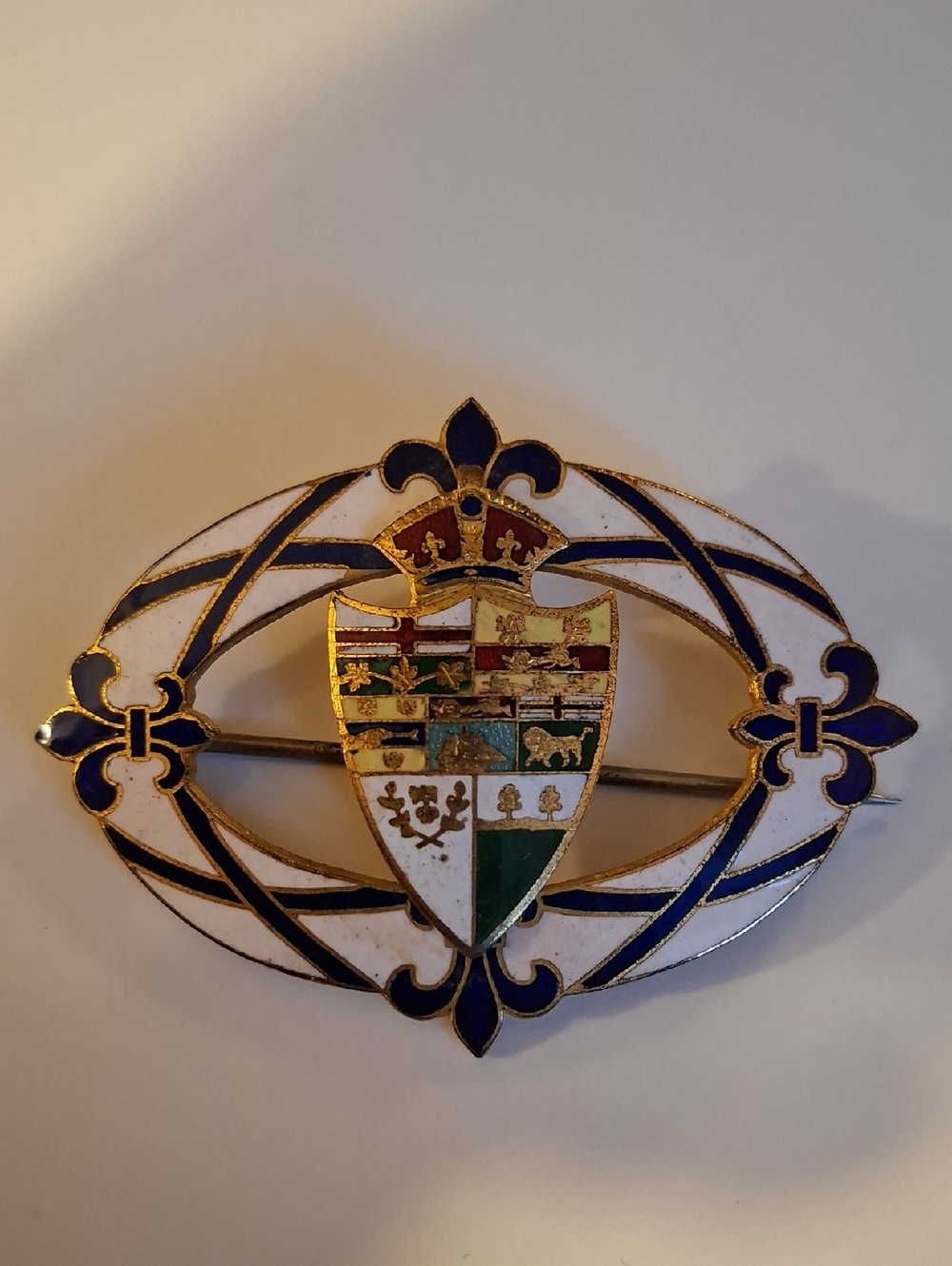 Vintage / Antique Emblem For Canada Enamelled Brooch.